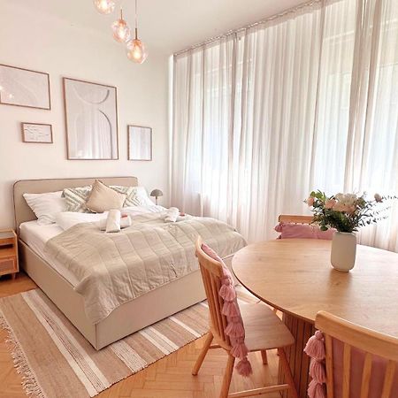 Cozy Apartment In Quiet Location, Fast Train Station 100M Away, Contactless Check-In Vienna Exterior photo