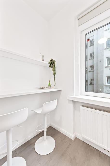 Cozy Apartment In Quiet Location, Fast Train Station 100M Away, Contactless Check-In Vienna Exterior photo
