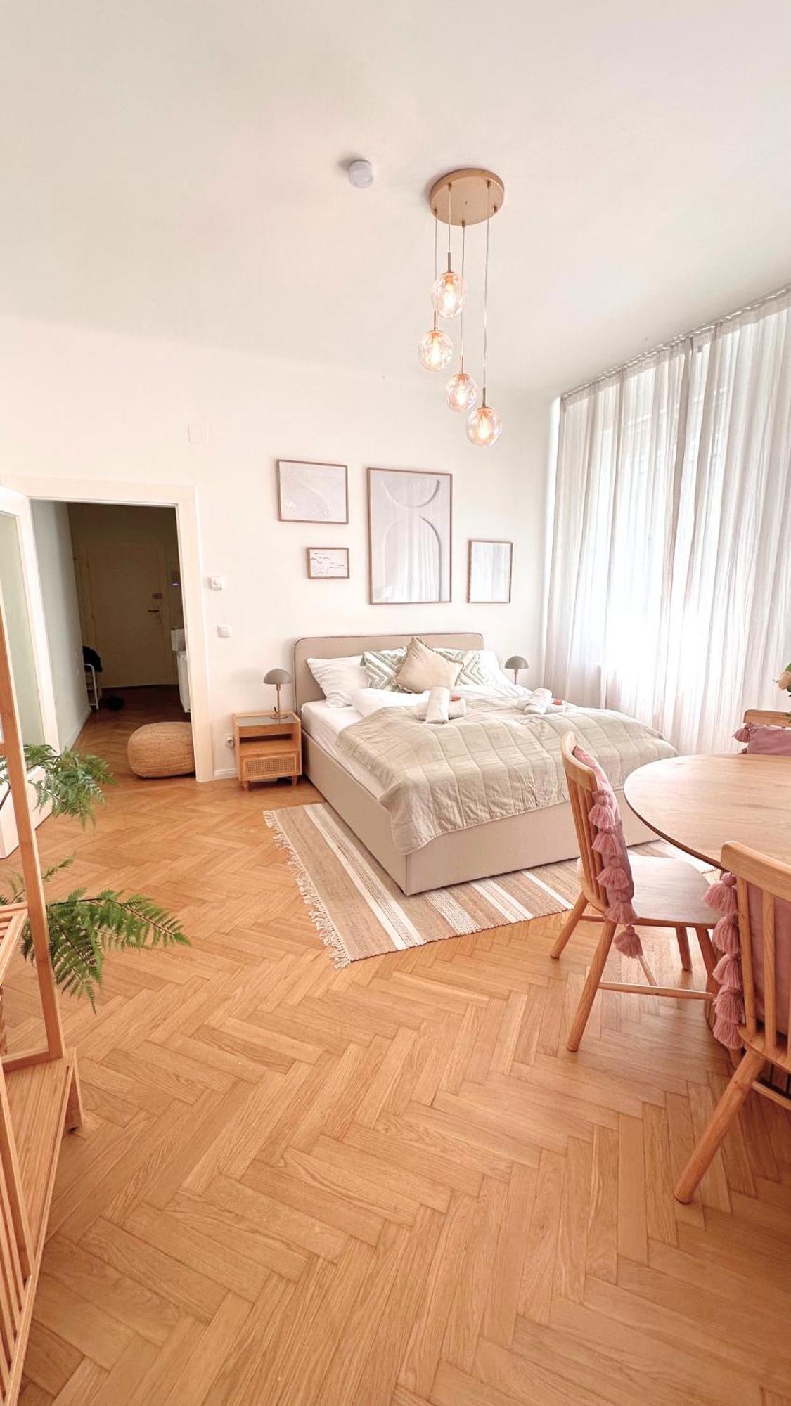 Cozy Apartment In Quiet Location, Fast Train Station 100M Away, Contactless Check-In Vienna Exterior photo